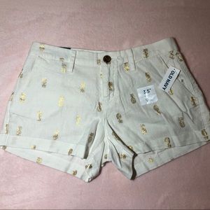 Old navy White and gold pineapple shorts